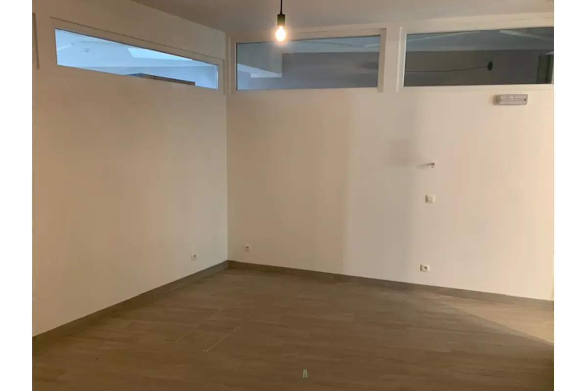 Handelszaak te  huur in Wetteren 9230 400.00€  slaapkamers 21.00m² - Zoekertje 172110