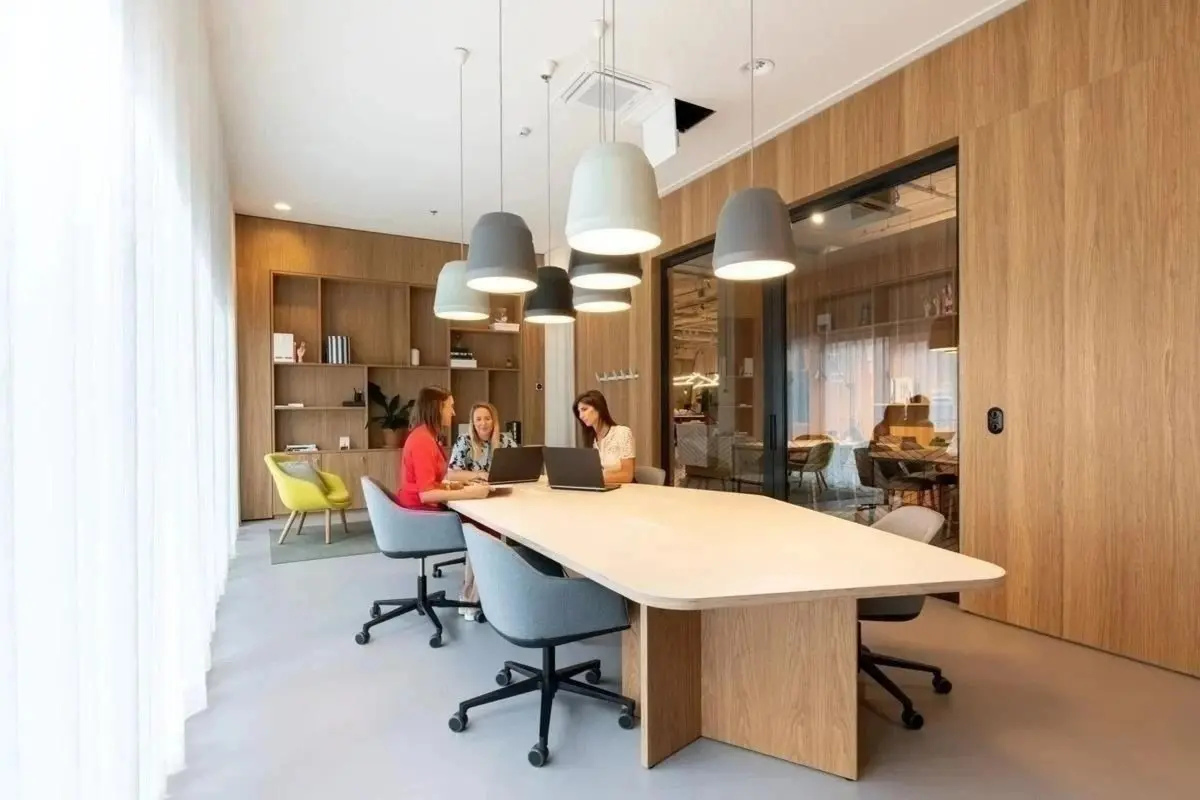 Handelszaak te  huur in Gentbrugge 9050 4969.00€ 0 slaapkamers m² - Zoekertje 2569