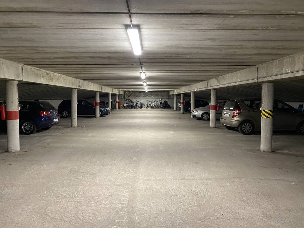 Parking & garage te  koop in Sint-Amandsberg 9040 15000.00€  slaapkamers m² - Zoekertje 7493
