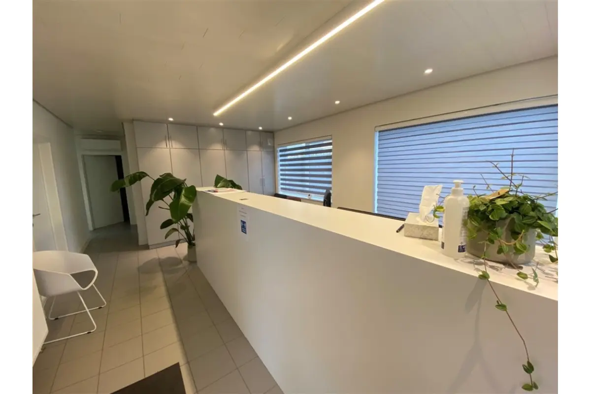 Handelszaak te  huur in Sint-Gillis-Waas 9170 1750.00€  slaapkamers 207.00m² - Zoekertje 10726