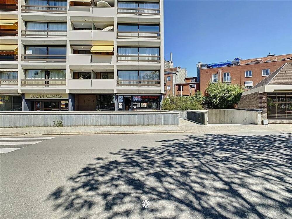 Parking & garage te koop in Sint-Niklaas 9100 14950.00€ slaapkamers m² - Zoekertje 11632