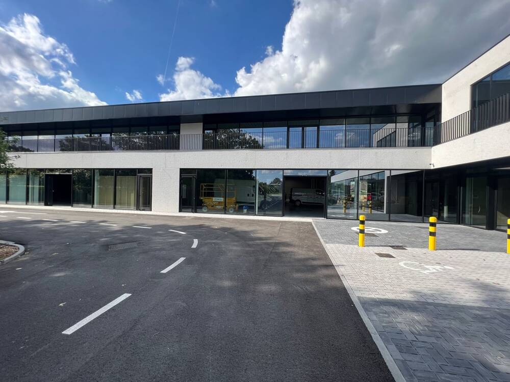 Handelszaak te huur in Lochristi 9080 3950.00€ slaapkamers 351.00m² - Zoekertje 13917