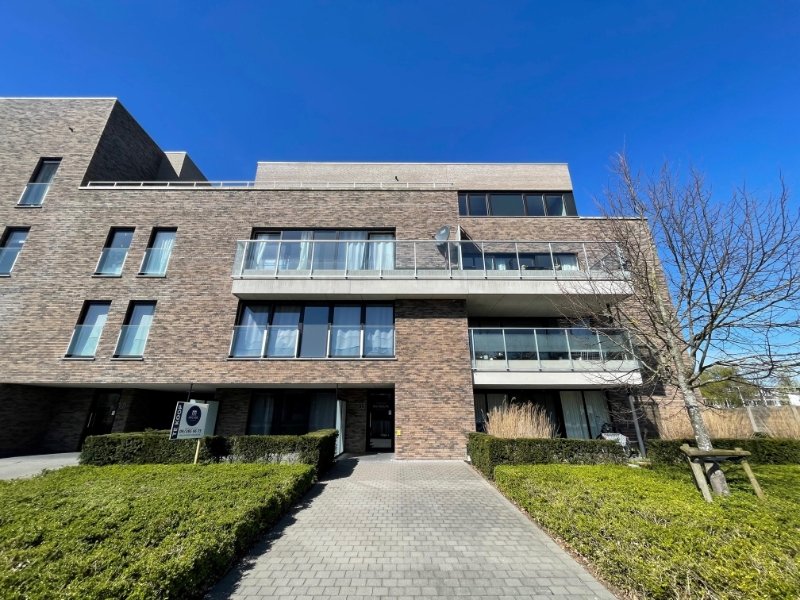 Kantoor te  koop in Zwijnaarde 9052 415000.00€ 2 slaapkamers 98.00m² - Zoekertje 83200