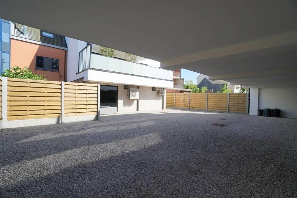Parking & garage te  koop in Ertvelde 9940 8000.00€  slaapkamers 14.00m² - Zoekertje 15930