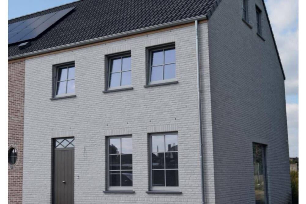 Huis te  koop in Nederename 9700 323574.00€ 3 slaapkamers m² - Zoekertje 1255298