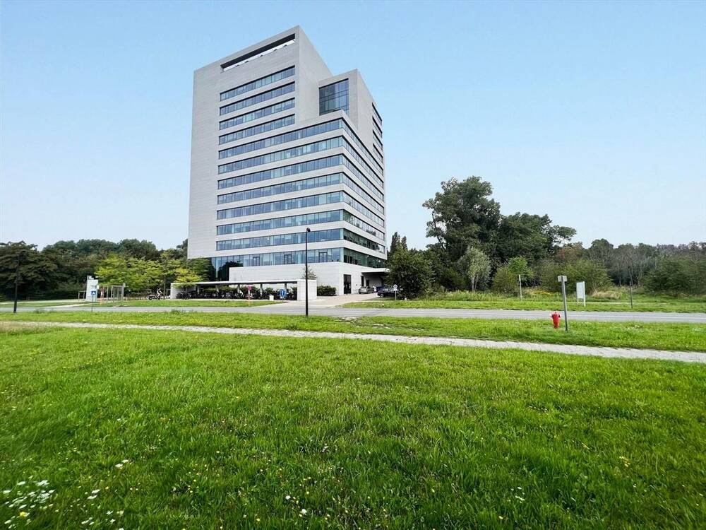 Handelszaak te huur in Zwijnaarde 9052 9971.00€ slaapkamers 342.00m² - Zoekertje 16911