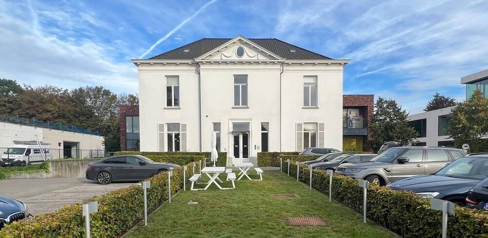 Handelszaak te  huur in Sint-Martens-Latem 9830 850.00€  slaapkamers m² - Zoekertje 16733