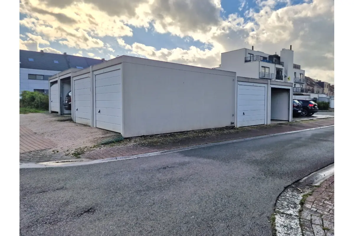 Parking & garage te  huur in Zottegem 9620 85.00€  slaapkamers m² - Zoekertje 18589