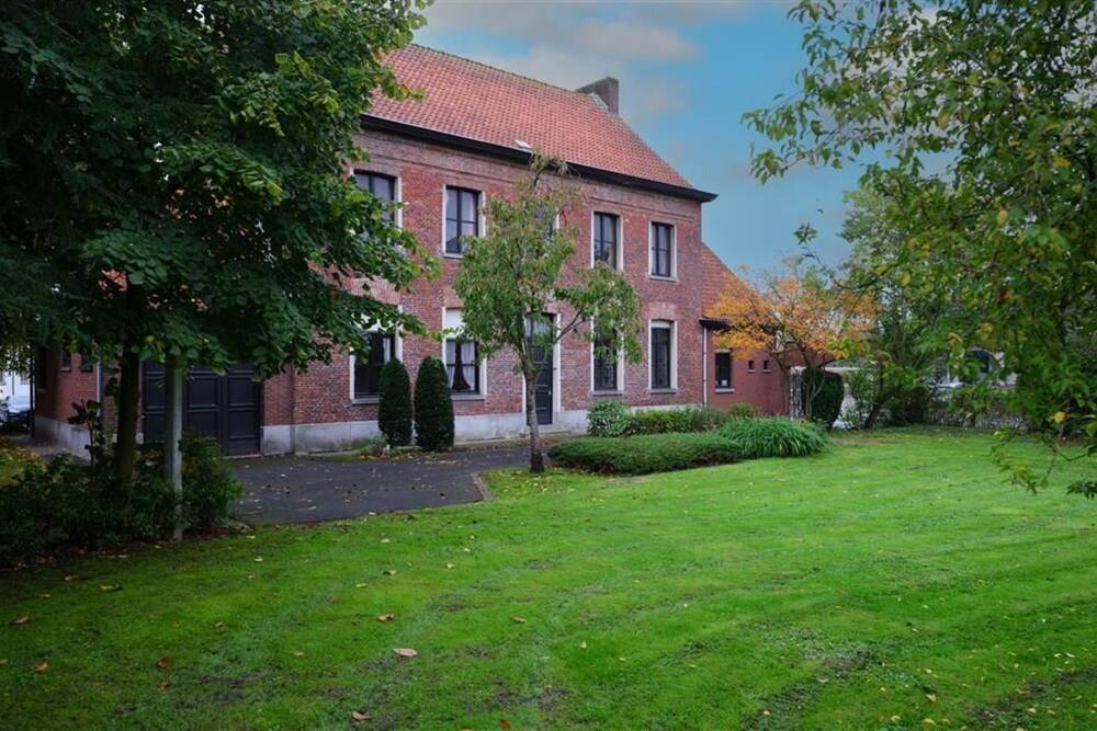 Huis te  koop in Ursel 9910 366000.00€ 5 slaapkamers 420.00m² - Zoekertje 1182995