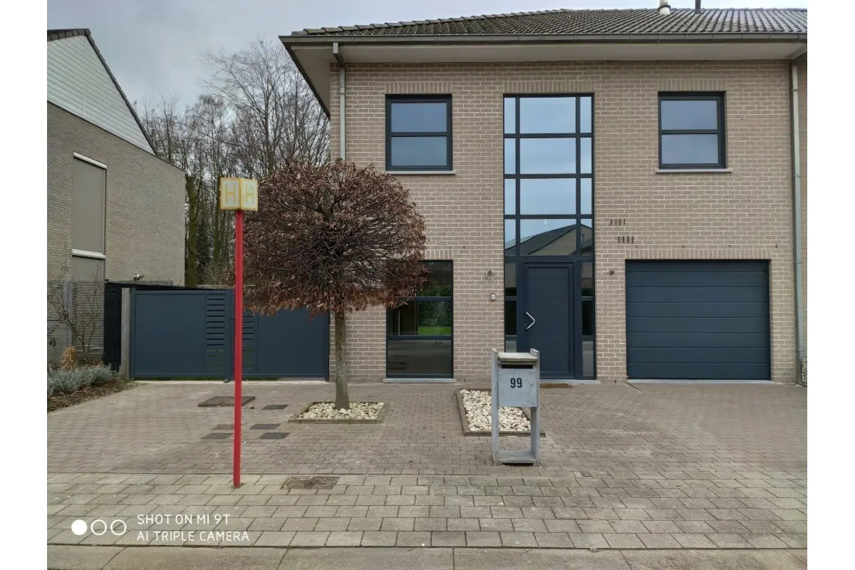Huis te  huur in Sint-Niklaas 9100 1500.00€ 4 slaapkamers 220.00m² - Zoekertje 712337