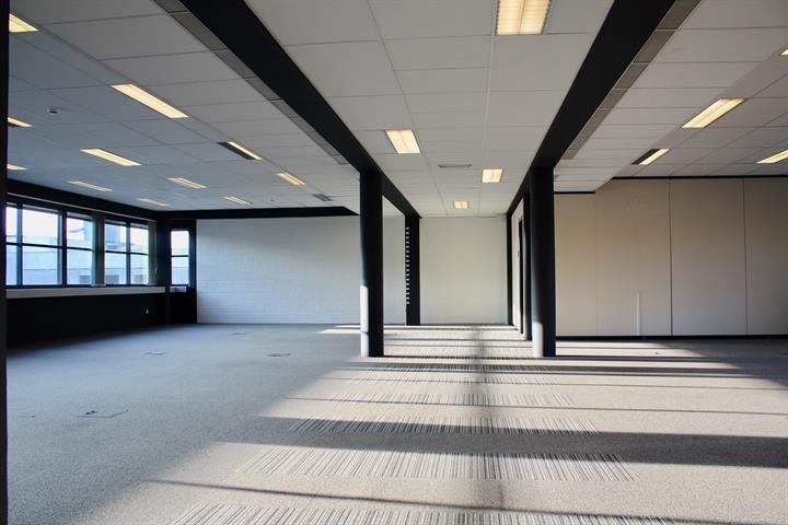 Kantoor te  huur in Aalst 9300 0.00€  slaapkamers 450.00m² - Zoekertje 87122