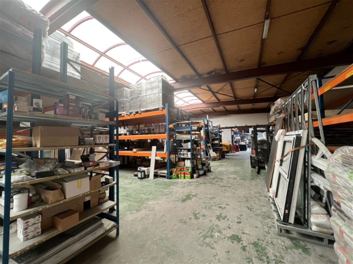 Industrie te  huur in Aalst 9300 1800.00€  slaapkamers m² - Zoekertje 87783
