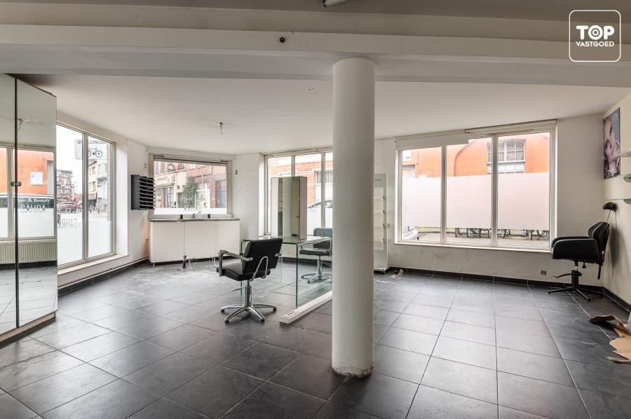 Handelszaak te  koop in Sint-Amandsberg 9040 145000.00€  slaapkamers 58.00m² - Zoekertje 24491