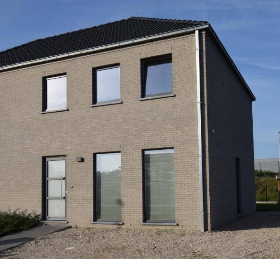Huis te  koop in De Pinte 9840 407046.00€ 3 slaapkamers m² - Zoekertje 1374155