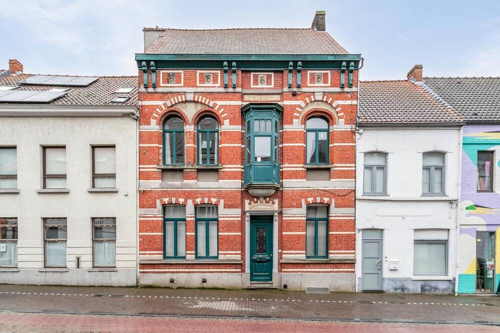 Huis te  koop in Zomergem 9930 369000.00€ 5 slaapkamers 246.00m² - Zoekertje 1301504