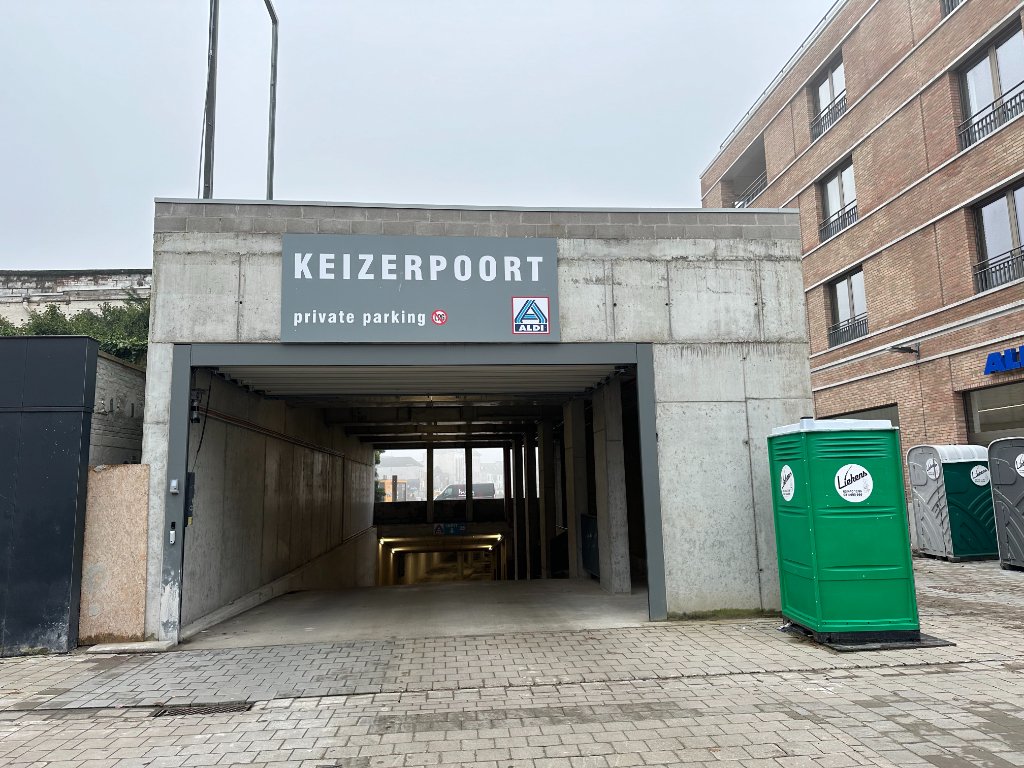 Parking & garage te  koop in Gent 9000 60000.00€  slaapkamers m² - Zoekertje 1304259