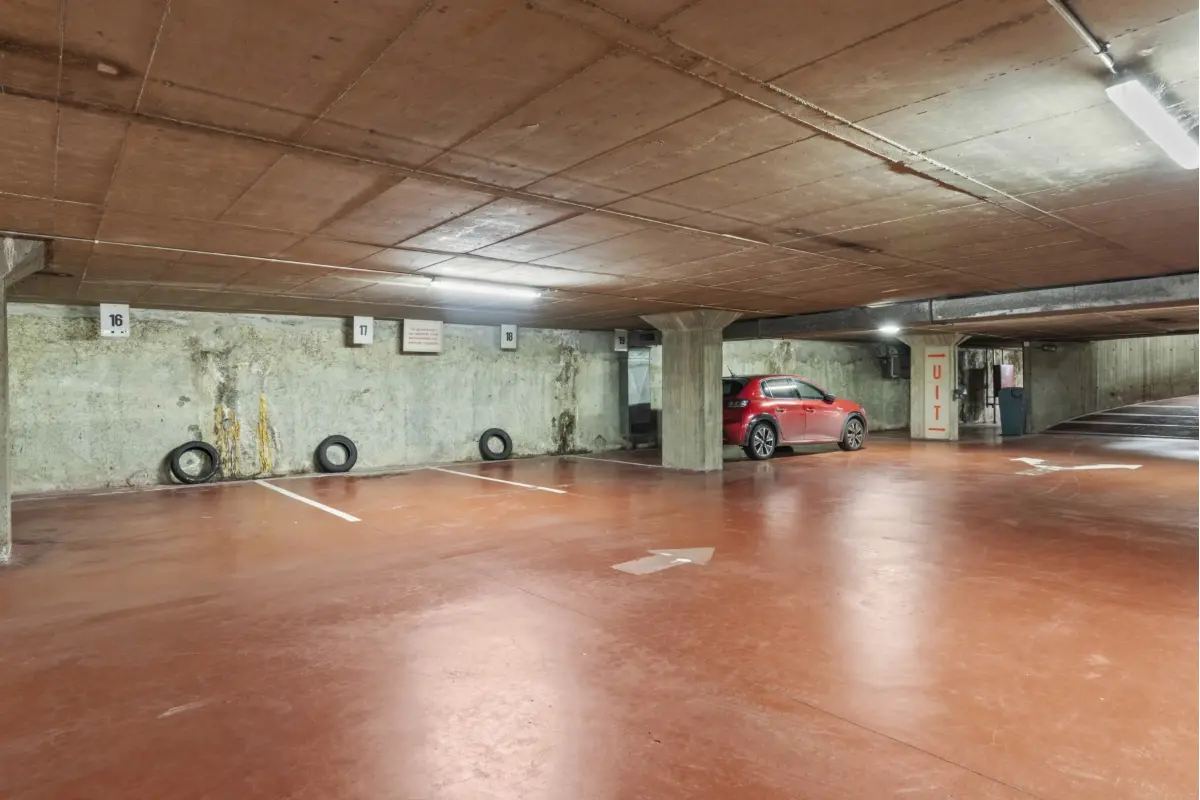 Parking & garage te  koop in Sint-Niklaas 9100 19000.00€  slaapkamers m² - Zoekertje 35947