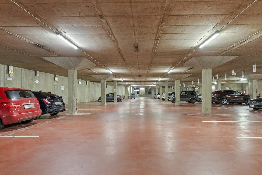 Parking & garage te  koop in Sint-Niklaas 9100 100000.00€  slaapkamers 16.00m² - Zoekertje 1309998