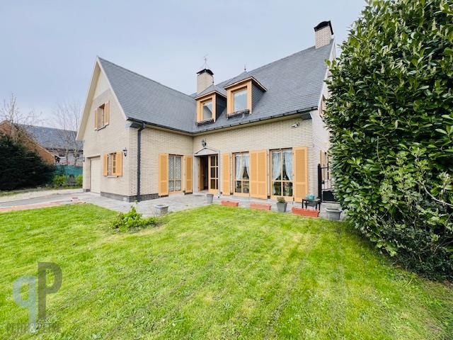 Huis te  koop in Zwalm 9630 469000.00€ 4 slaapkamers 264.00m² - Zoekertje 1348241