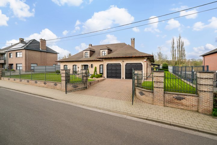 Huis te  koop in Nieuwerkerken 9320 499000.00€ 3 slaapkamers 210.00m² - Zoekertje 1352311