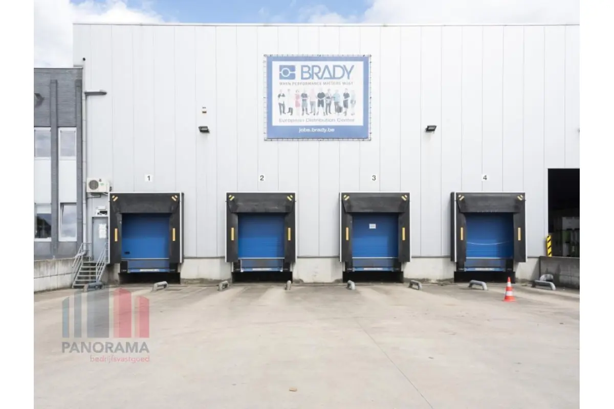 Handelszaak te  huur in Zele 9240 66045.00€  slaapkamers 13468.00m² - Zoekertje 48477