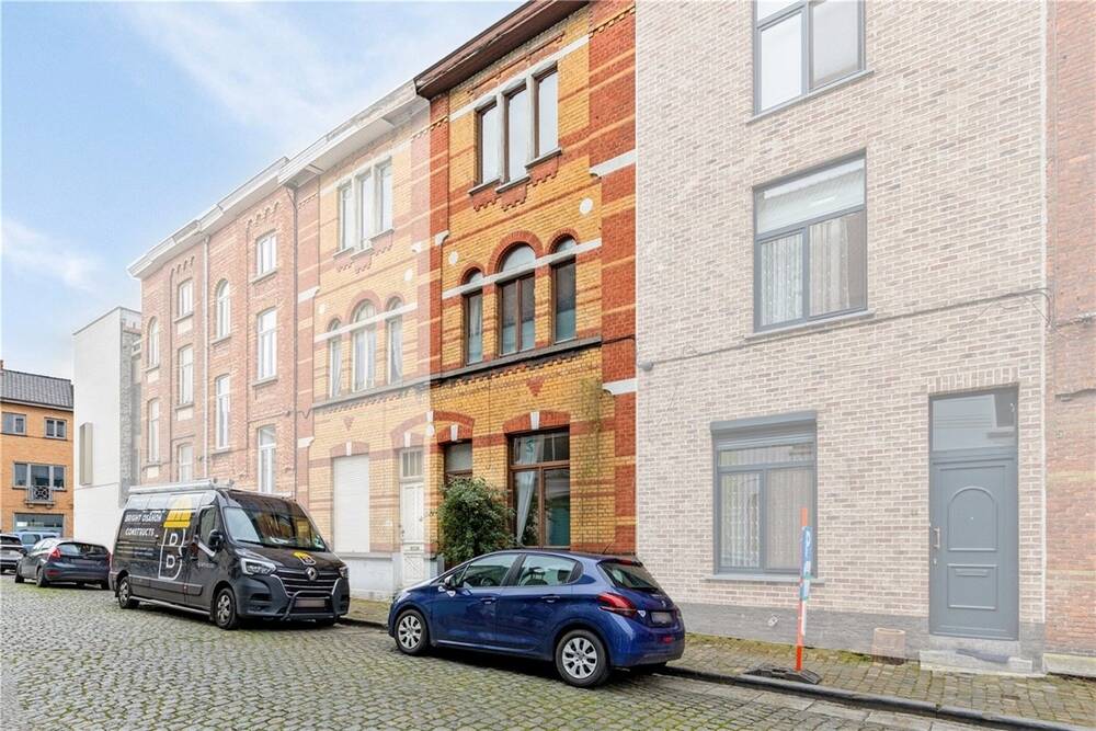 Huis te  koop in Sint-Amandsberg 9040 439000.00€ 4 slaapkamers 170.00m² - Zoekertje 1358825
