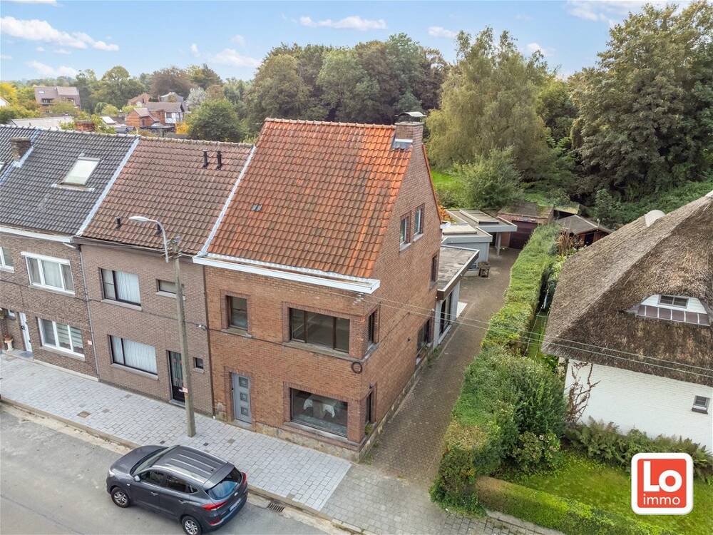 Huis te  koop in Sint-Amandsberg 9040 435000.00€ 4 slaapkamers 190.00m² - Zoekertje 1382860