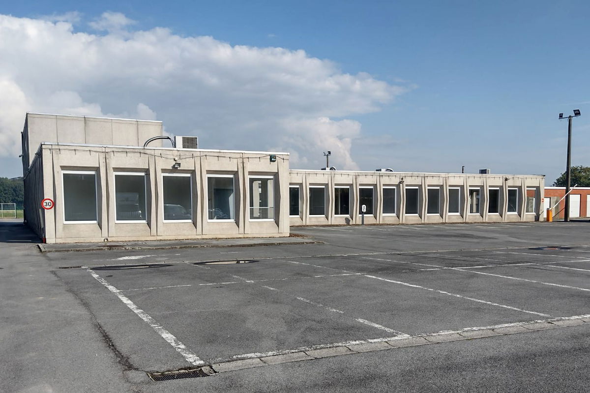 Kantoor te  huur in Bachte-Maria-Leerne 9800 550.00€  slaapkamers 55.00m² - Zoekertje 279161