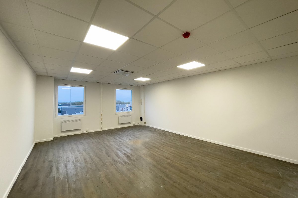 Kantoor te huur in Drongen 9031 700.00€ slaapkamers 120.00m² - Zoekertje 92400