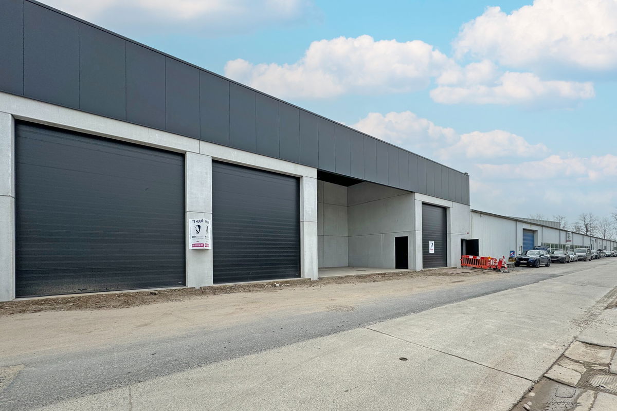 Industrie te huur in Eeklo 9900 5200.00€ slaapkamers 900.00m² - Zoekertje 279170