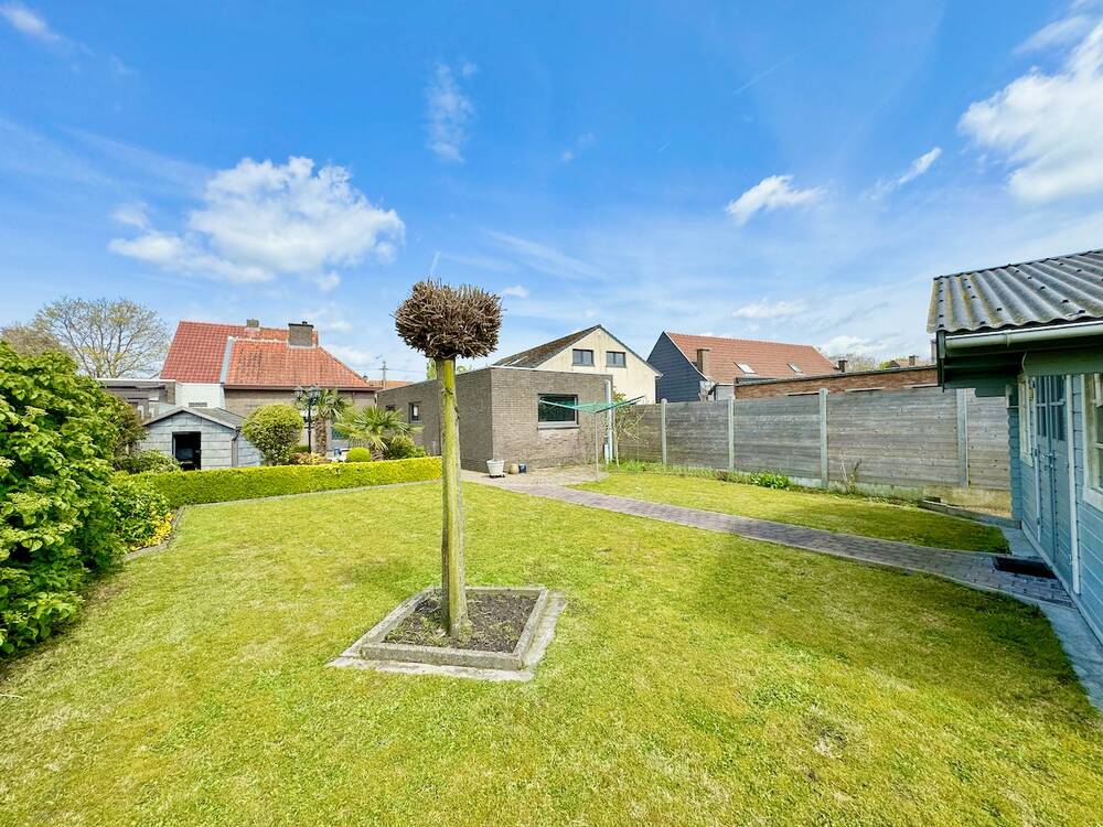 Huis te koop in Oosteeklo 9968 315000.00€ 3 slaapkamers m² - Zoekertje 279317