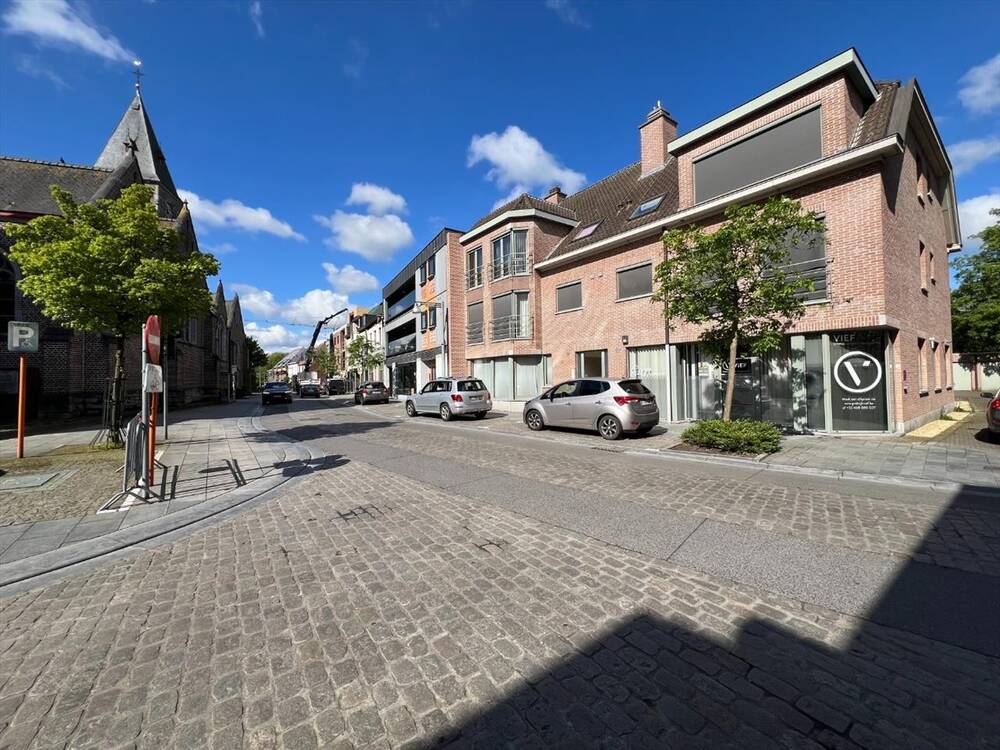 Handelszaak te  huur in Lovendegem 9920 1995.00€  slaapkamers 204.00m² - Zoekertje 75914