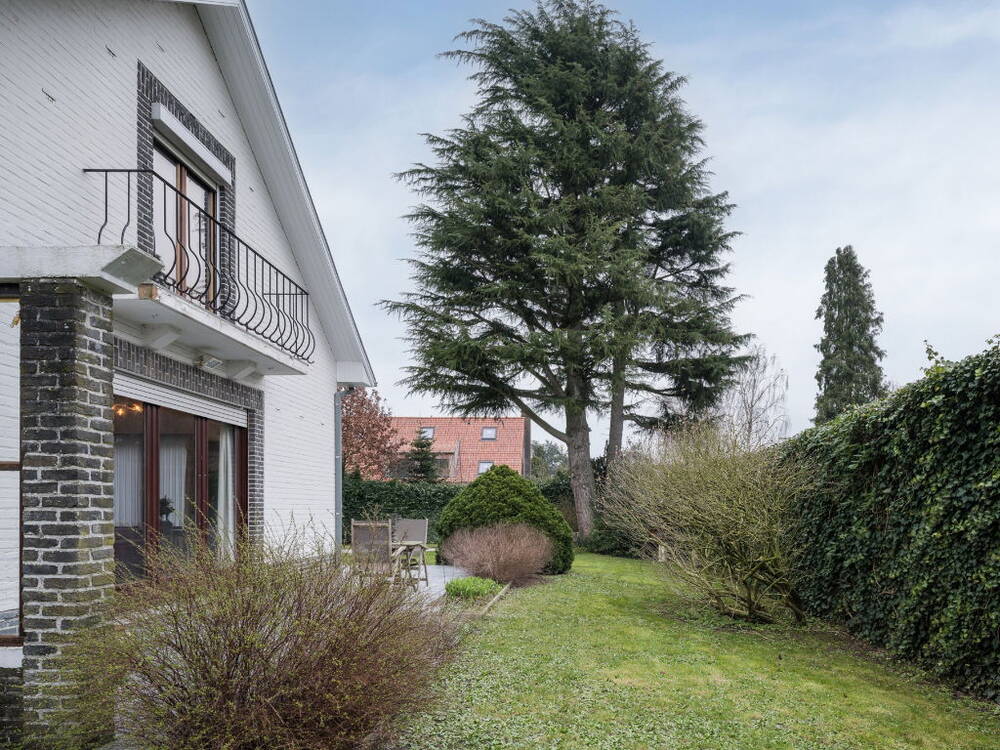 Villa te koop in Sint-Denijs-Westrem 9051 825000.00€ 6 slaapkamers 276.00m² - Zoekertje 279582