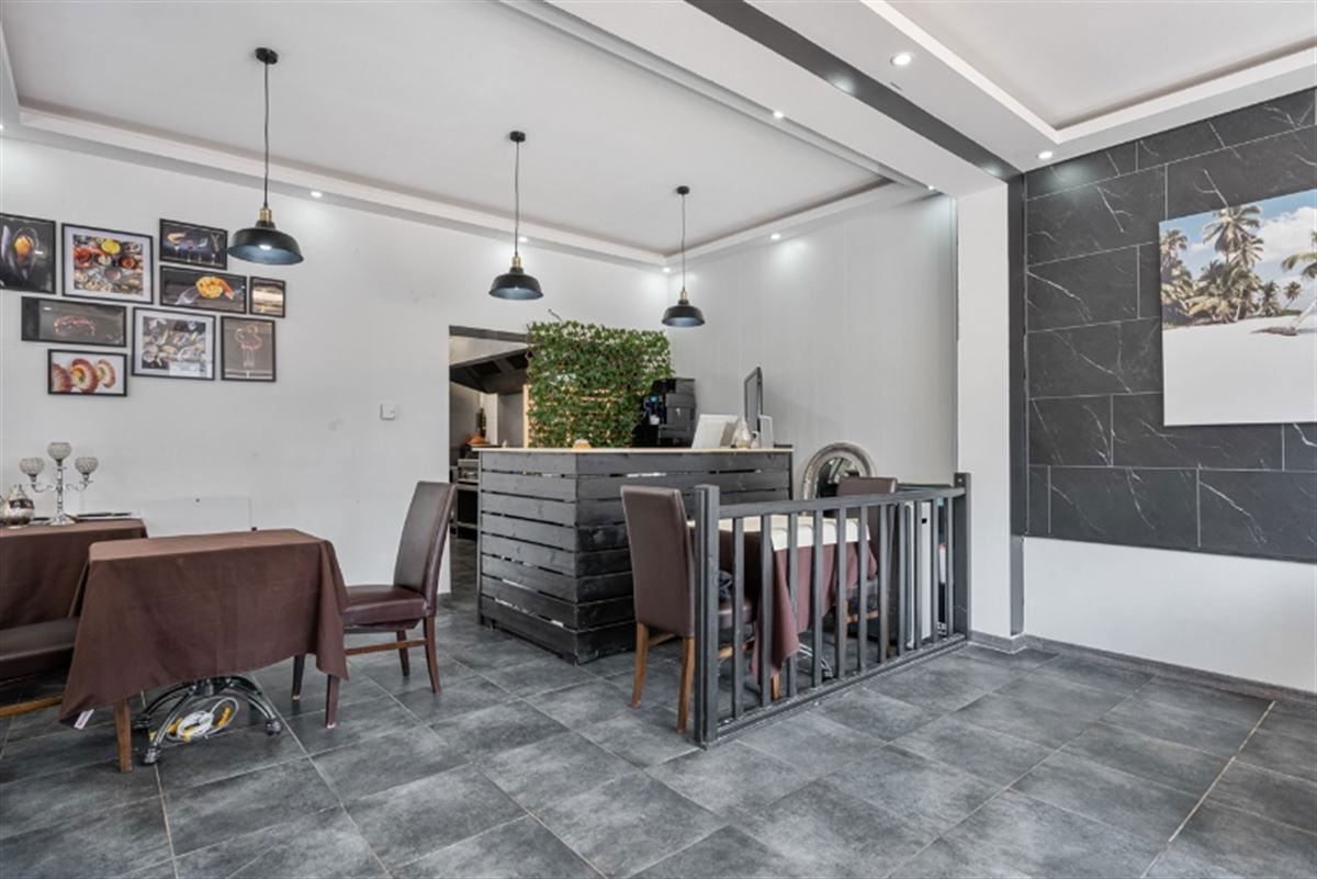 Commerciële ruimte te koop in Erembodegem 9320 270000.00€ slaapkamers m² - Zoekertje 280069