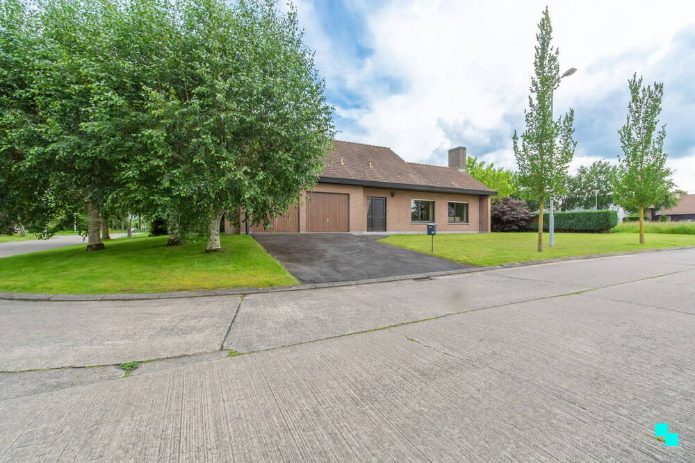 Huis te koop in Merelbeke 9820 379000.00€ 2 slaapkamers 240.00m² - Zoekertje 280229
