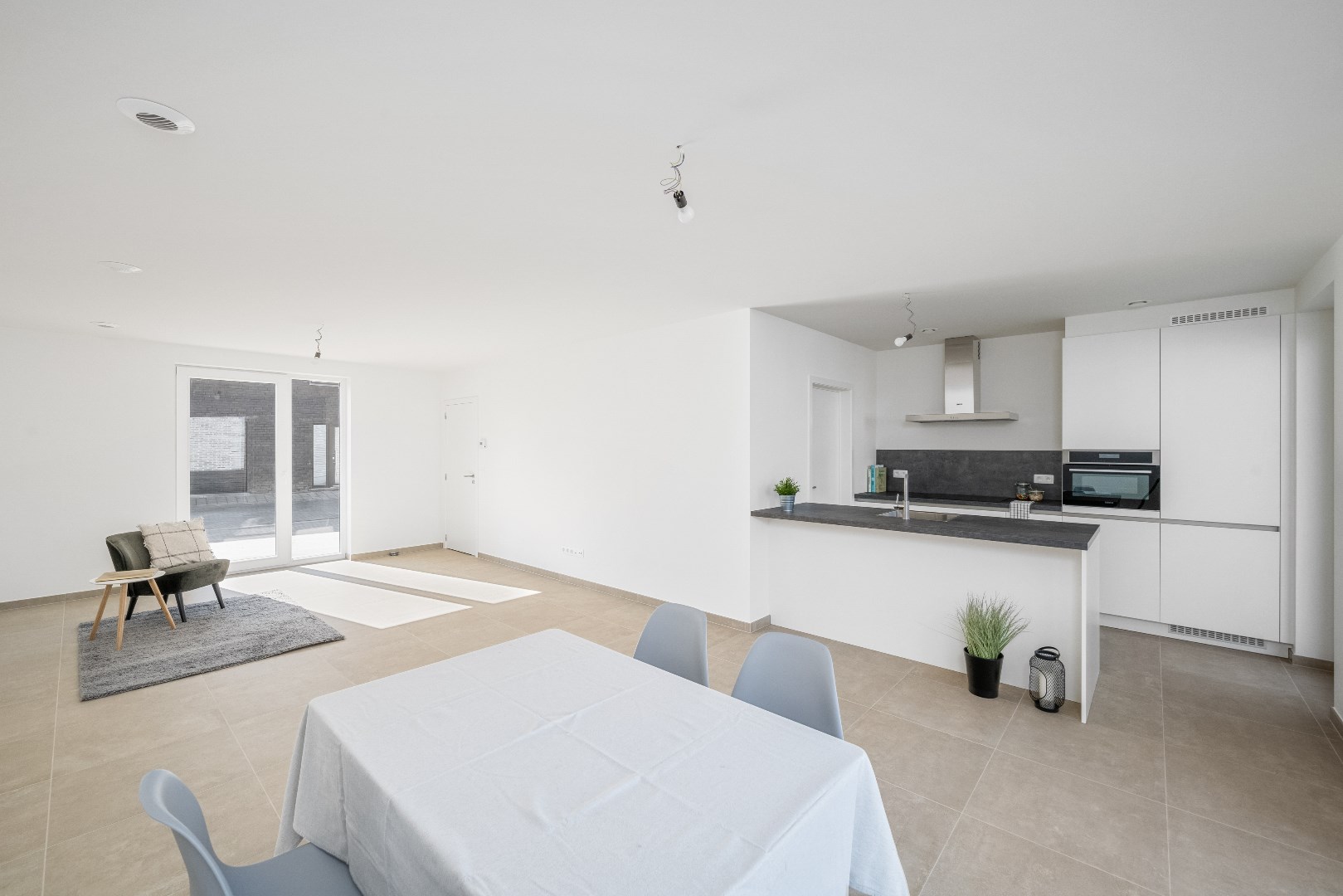 Huis te  huur in Wondelgem 9032 1350.00€ 3 slaapkamers m² - Zoekertje 280431