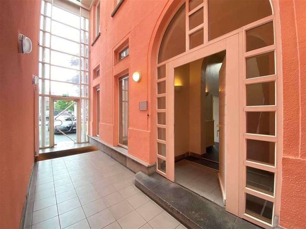 Handelszaak te huur in Sint-Denijs-Westrem 9051 1400.00€ slaapkamers m² - Zoekertje 105160