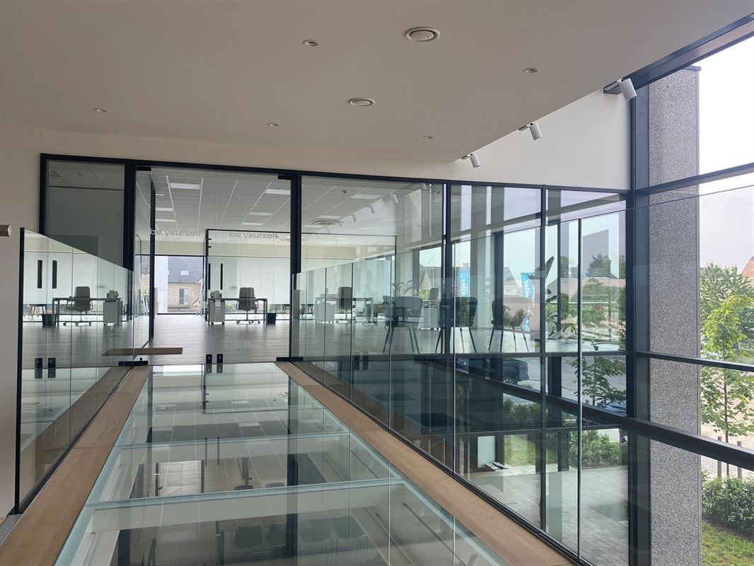 Kantoor te huur in Deinze 9800 2300.00€ slaapkamers 195.00m² - Zoekertje 280633