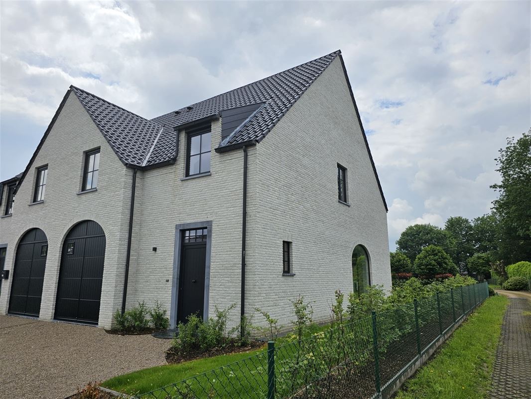 Boerderij te  huur in Merendree 9850 1300.00€ 3 slaapkamers m² - Zoekertje 280757