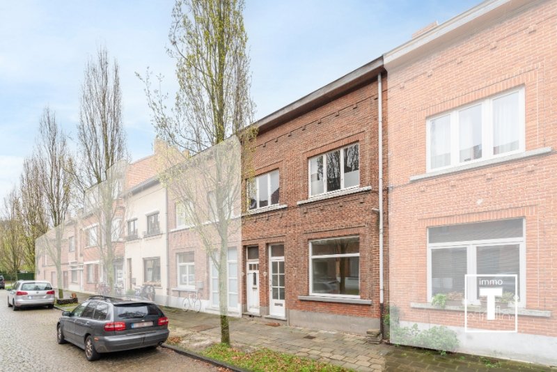 Huis te  koop in Gentbrugge 9050 324000.00€ 3 slaapkamers 150.00m² - Zoekertje 109576