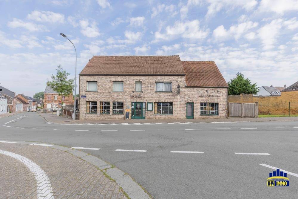 Handelszaak te  huur in Zottegem 9620 30000.00€  slaapkamers m² - Zoekertje 111013