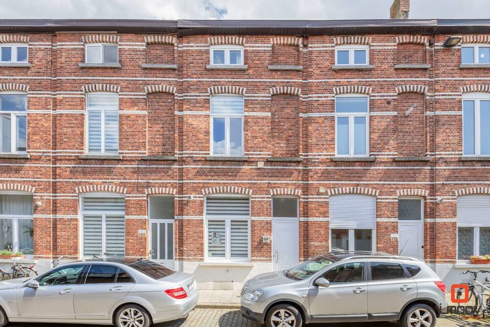 Huis te koop in Sint-Amandsberg 9040 335000.00€ 4 slaapkamers 157.00m² - Zoekertje 281955