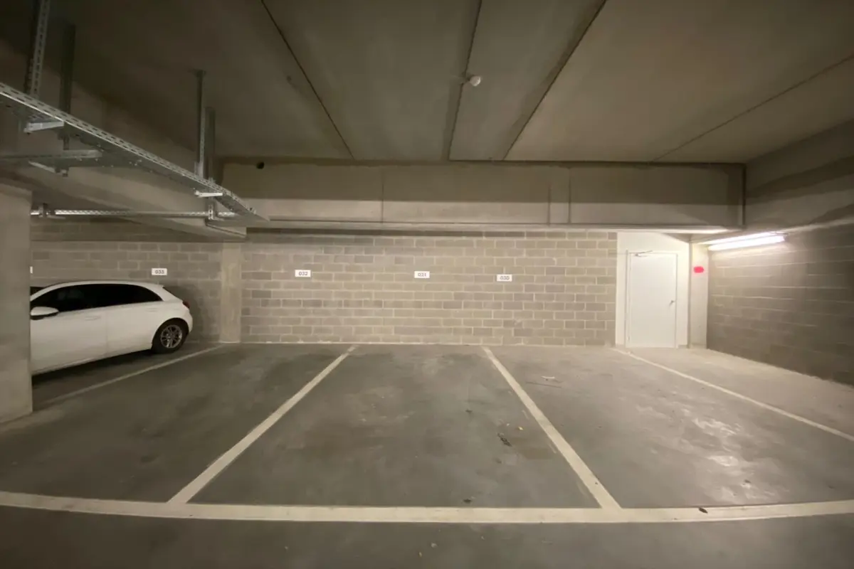Parking & garage te  koop in Gent 9000 24000.00€  slaapkamers m² - Zoekertje 146580
