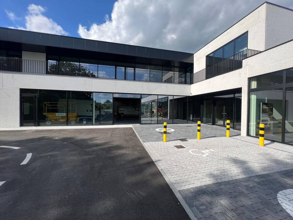 Handelszaak te huur in Lochristi 9080 8800.00€ slaapkamers 768.00m² - Zoekertje 195294