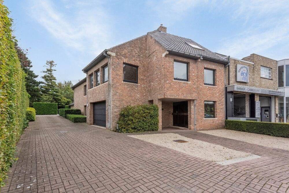 Handelszaak te  koop in Zulte 9870 685000.00€  slaapkamers m² - Zoekertje 342797