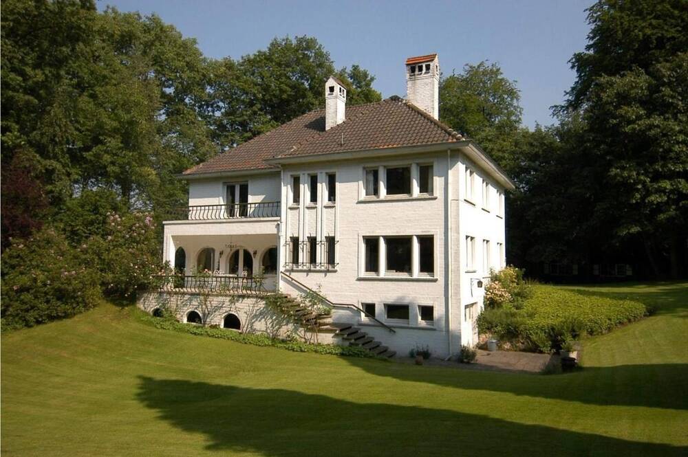 Villa te in Sint-Martens-Latem 9830 2400.00€ 4 slaapkamers 327.00m² - Zoekertje 254369