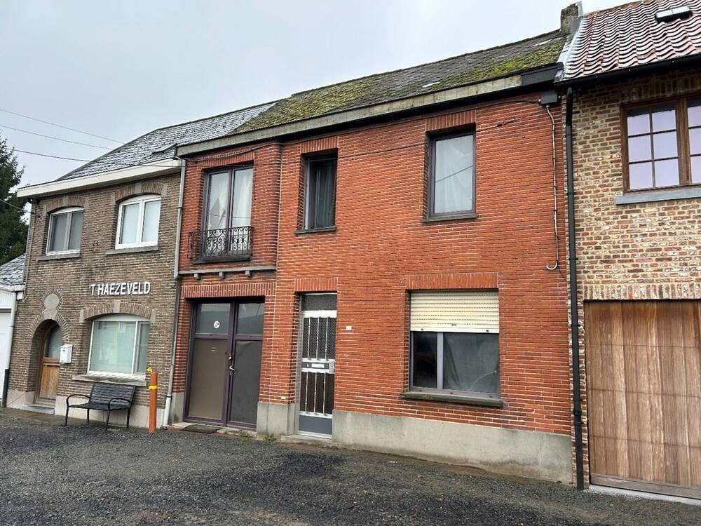 Huis te  koop in Velzeke-Ruddershove 9620 180000.00€ 4 slaapkamers m² - Zoekertje 291824