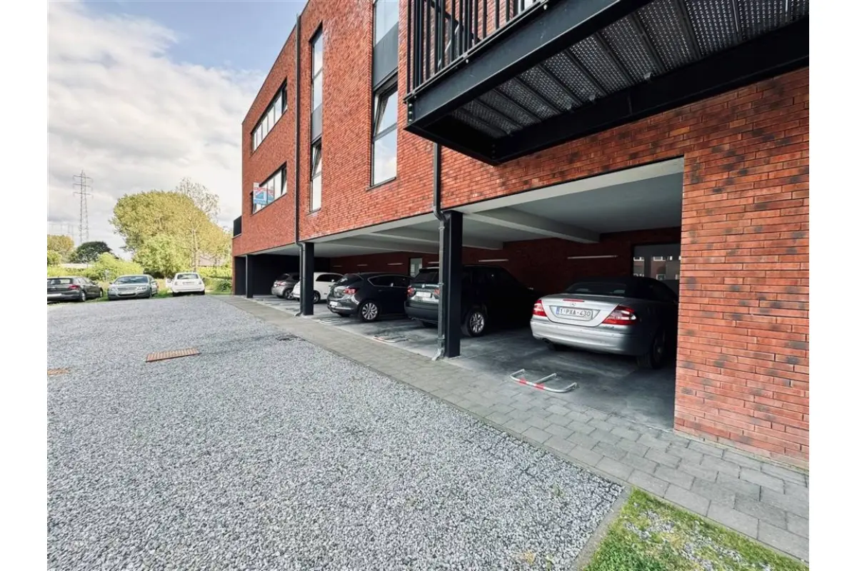 Parking & garage te  huur in Steendorp 9140 70.00€  slaapkamers m² - Zoekertje 458257