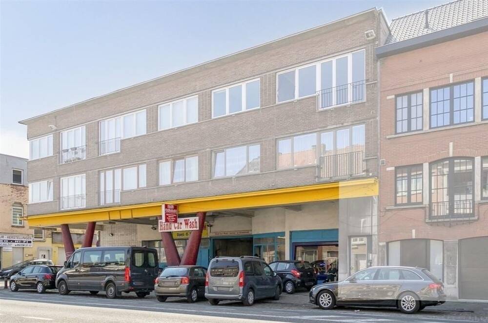 Handelszaak te  koop in Sint-Amandsberg 9040 385000.00€ 2 slaapkamers 445.00m² - Zoekertje 302540