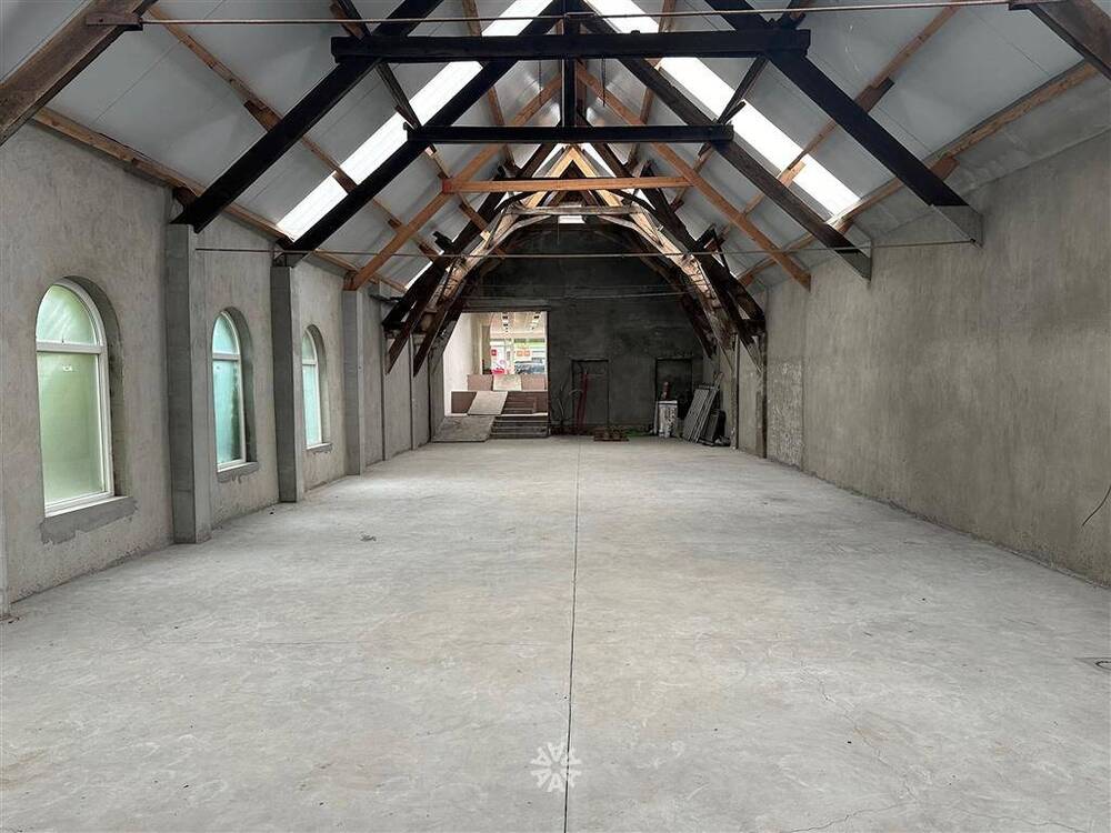 Handelszaak te  huur in Sint-Amandsberg 9040 4000.00€  slaapkamers 380.00m² - Zoekertje 302695